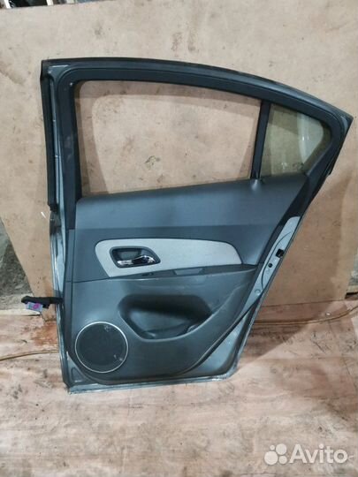 Дверь задняя правая Chevrolet Cruz седан 1.6 F16D4