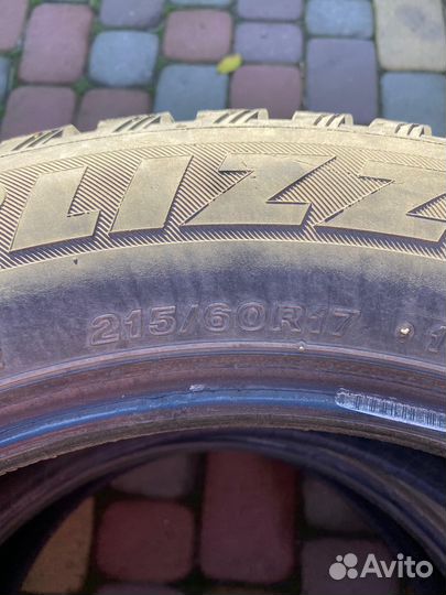 Bridgestone Blizzak Spike-01 215/60 R17