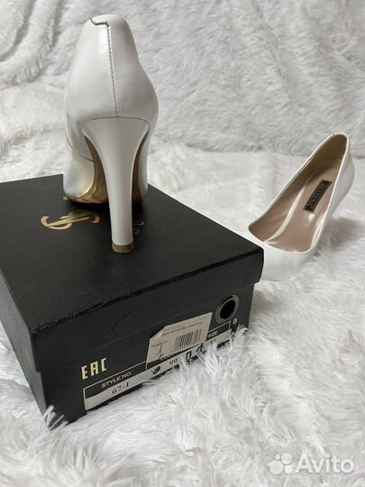 Туфли белые