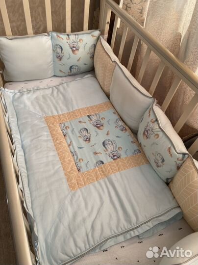 Детская кроватка с маятником и ящиком