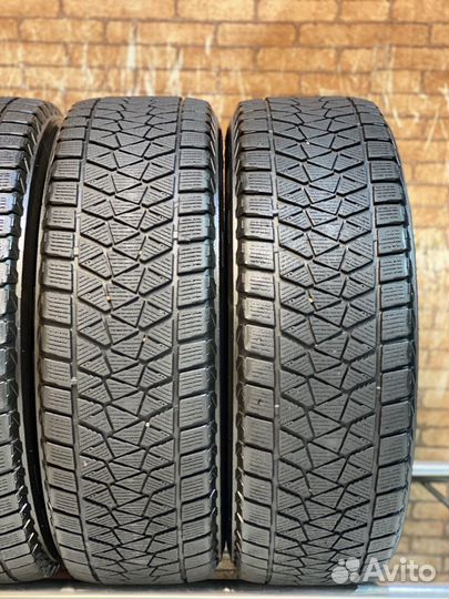 Bridgestone Blizzak DM-V2 215/65 R16