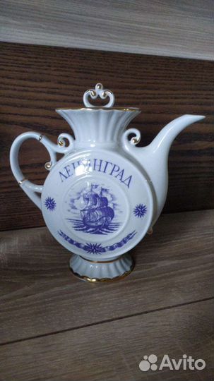 Фарфоровый чайник