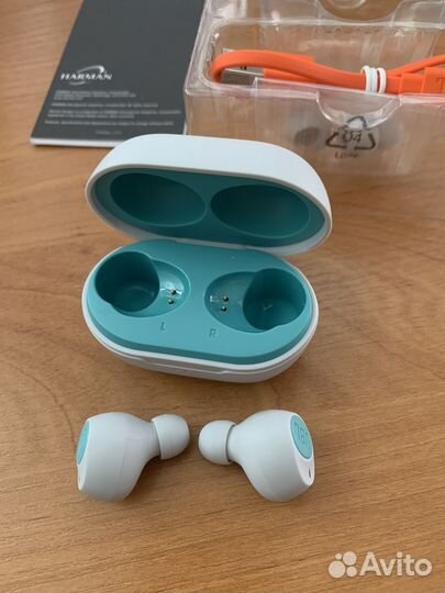 Новые беспроводные наушники JBL Tune115 TWS