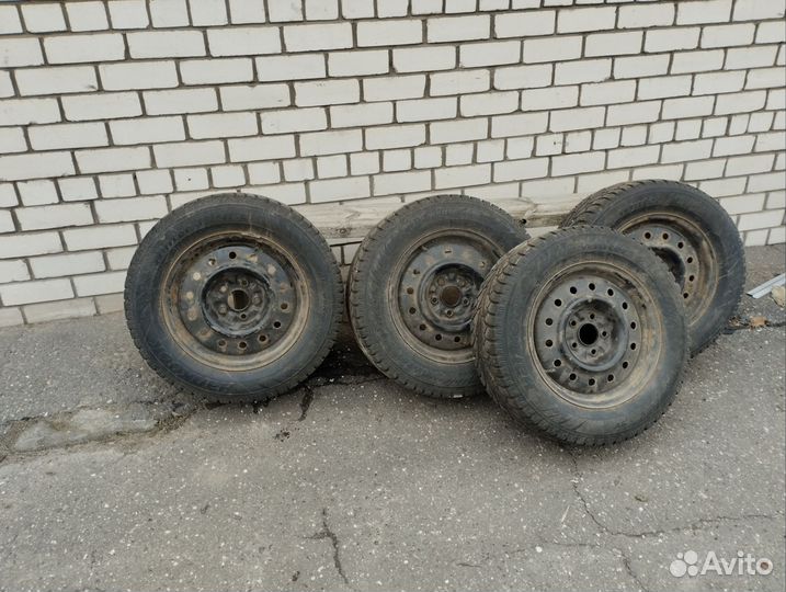 Продам колеса 215/65R16 98T Hankook