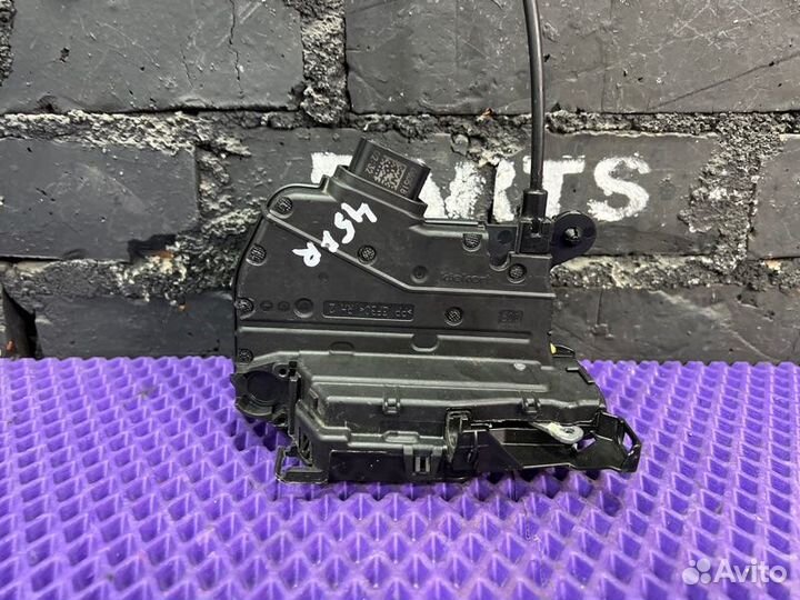 Замок двери передний правый Renault Kaptur