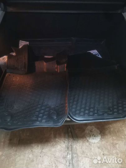 Ковры в салон автомобиля рено сандеро