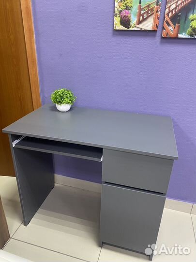 Письменный стол