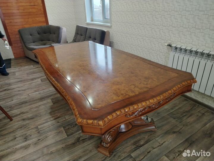 Стол обеденный из массива дерева