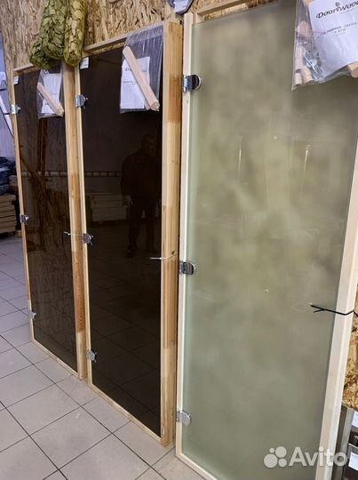 Дверь стеклянная для бани