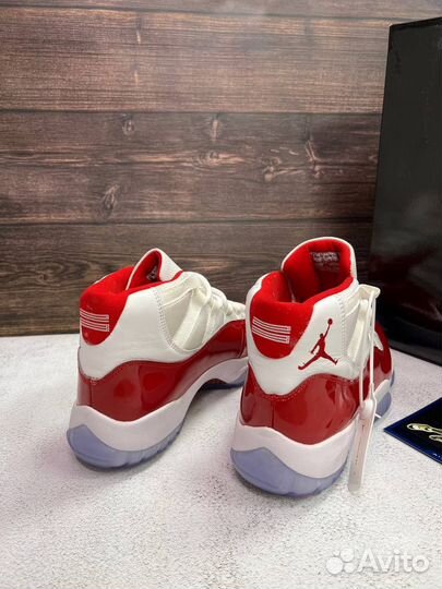 Кроссовки air jordan 11 retro Varsity red