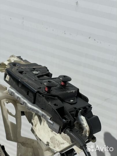 Замок передний левый VW Passat cc