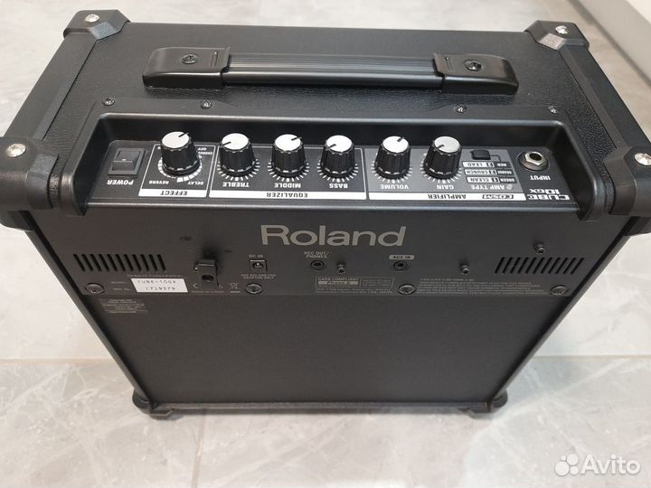 Roland Cube-10gx Комбоусилитель