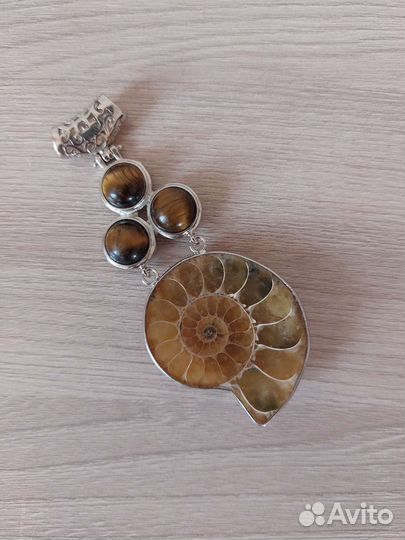 Аммонит - подвеска с тигровым глазом