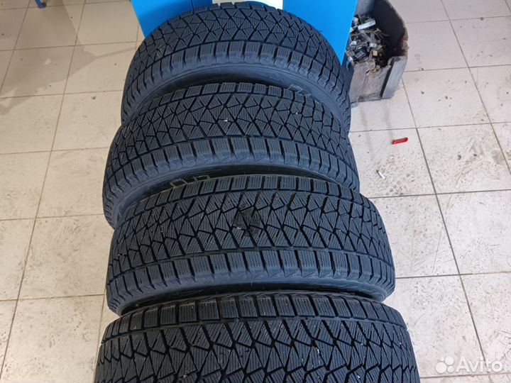Bridgestone Blizzak DM-V2 215/60 R17