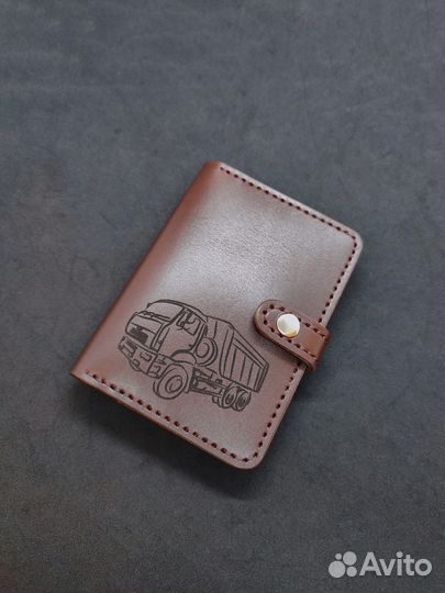 Обложка для паспорта на кнопке из натуральной кожи