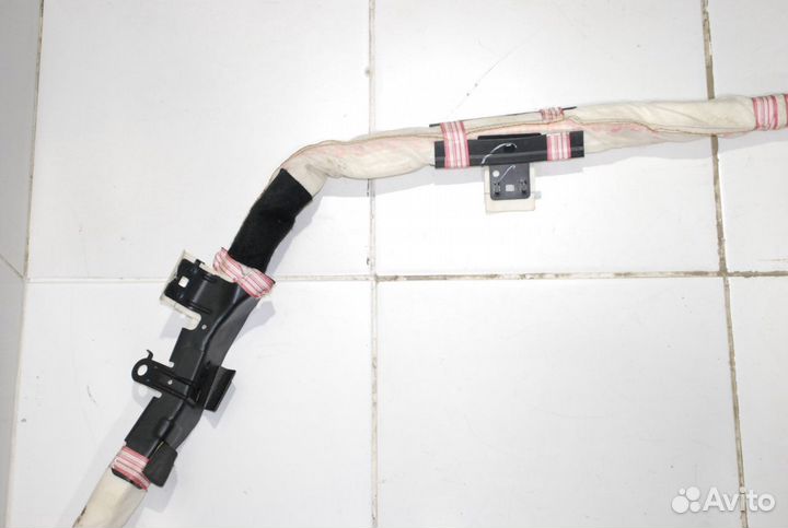 Шторка безопасности правая Toyota Sienna MCL20