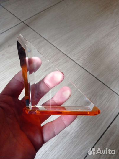 Настольный сувенир из стекла очень тяжелый