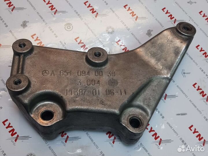 Кронштейн коллектора Мерседес ом651 2018г