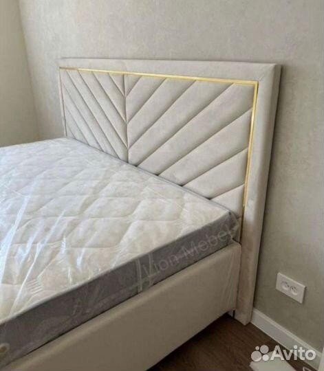 Кровать двухспальная с подьемным механизмом