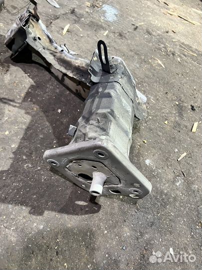 Лонжерон Volvo XC70 2007-2016