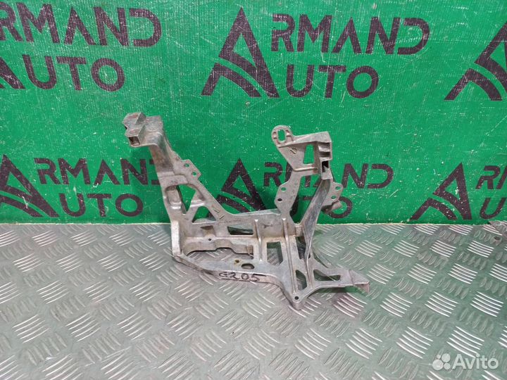 Кронштейн фары левый Mercedes C-Class W205