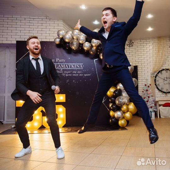 Ведущий Мероприятий И Диджей с Оборудованием