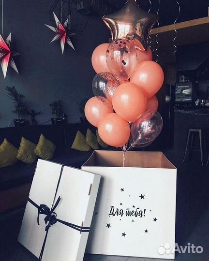 Подарочная коробка - сюрприз с воздушными шарами