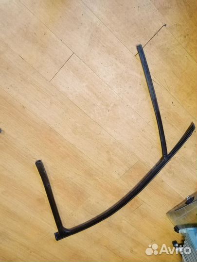 Уплотнитель пере. прав. стекла Рено меган 3