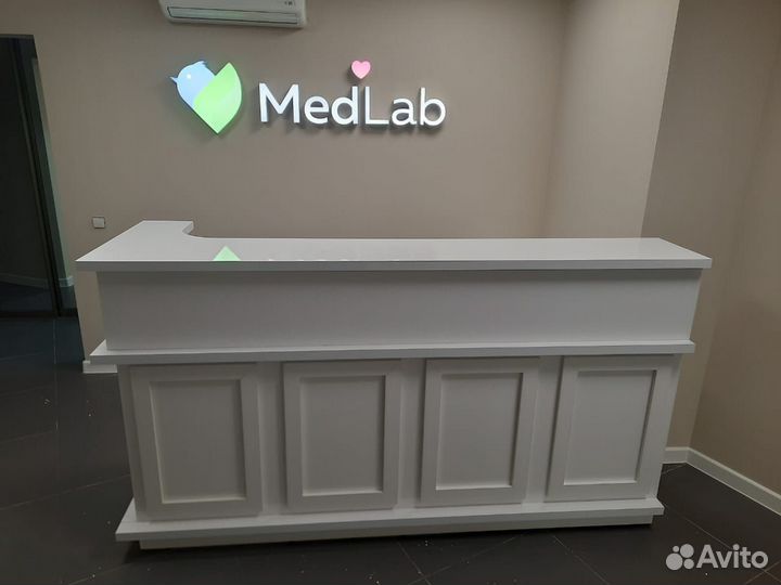 Стойка ресепшн