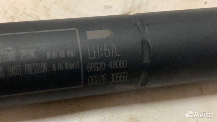 Амортизатор багажника задний левый Lexus Rx450H