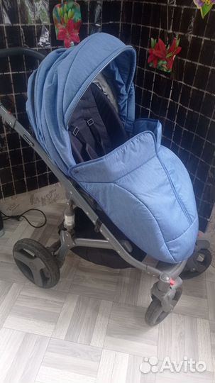Прогулочная коляска с надувными колесами