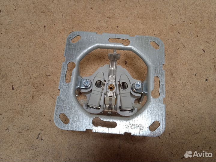 Розетка Gira серия ClassiX 0453614