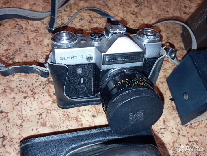 Плёночный фотоаппарат Зенит-Е с фотоспышкой