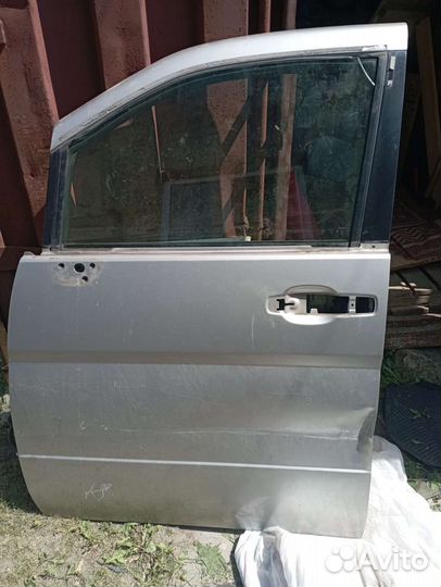 Дверь nissan serena