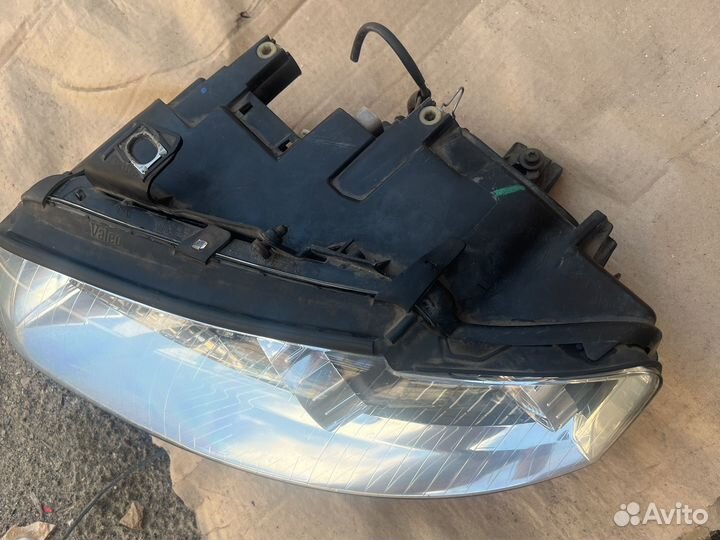 Левая фара ауди а 4 б 6 галоген нет одного уха