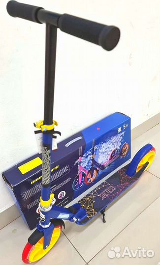 Самокат детский с большими колёсами. Светится