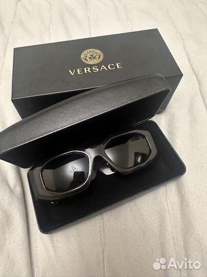 Солнцезащитные очки женские versace