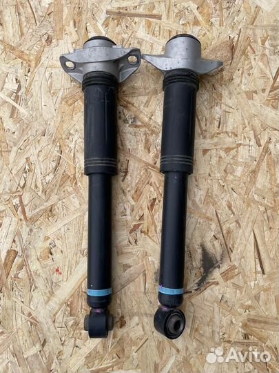 Задние стойки на Toyota Camry V 70 75