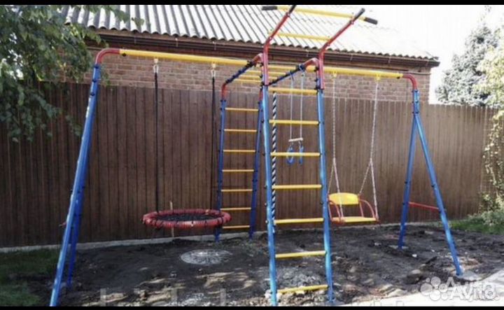 Новая уличная детская площадка. Уличные качели