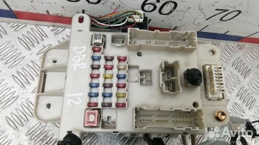 Блок предохранителей toyota RAV 4 ZCA2 (DBR12M101)