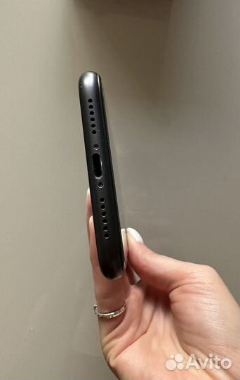 Телефон iPhone 11