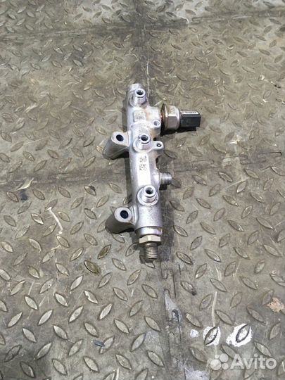 Рейка топливная (рампа) левая (Volkswagen Touareg)