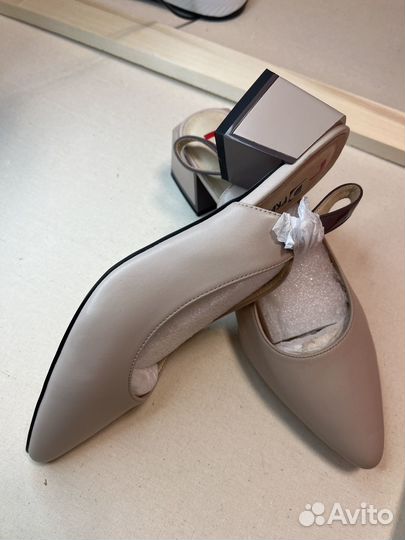 Босоножки женские 39