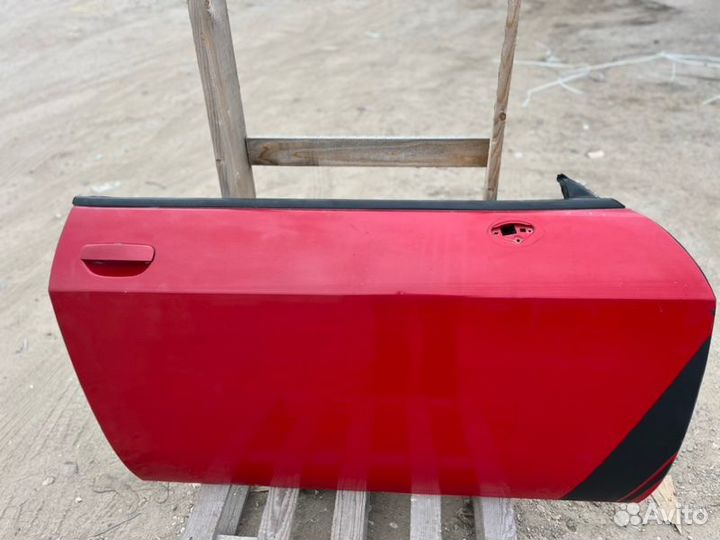 Дверь передняя правая Dodge Challenger