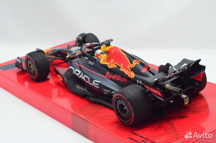 1/18 Oracle Red Bull RB18 M. Verstappen Minichamps