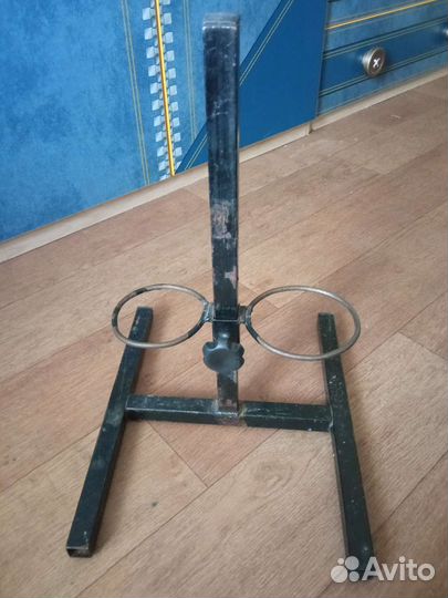 Стойка под миски регулируемая