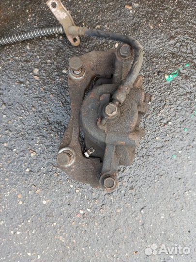 Суппорт передний правый Kia Ceed 2008