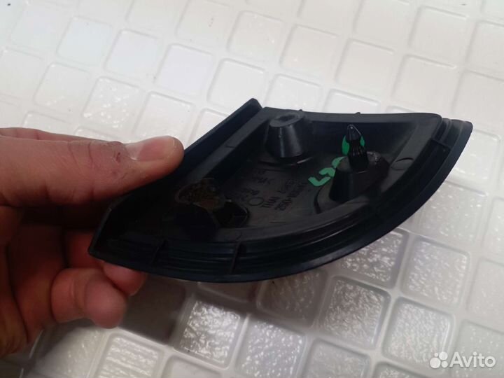 Катафот в заднее крыло Mitsubishi l200 kb 2006+