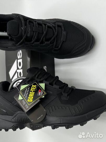 Зимние кроссовки adidas