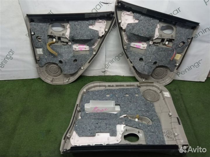 Обшивка двери Nissan Cube Z12